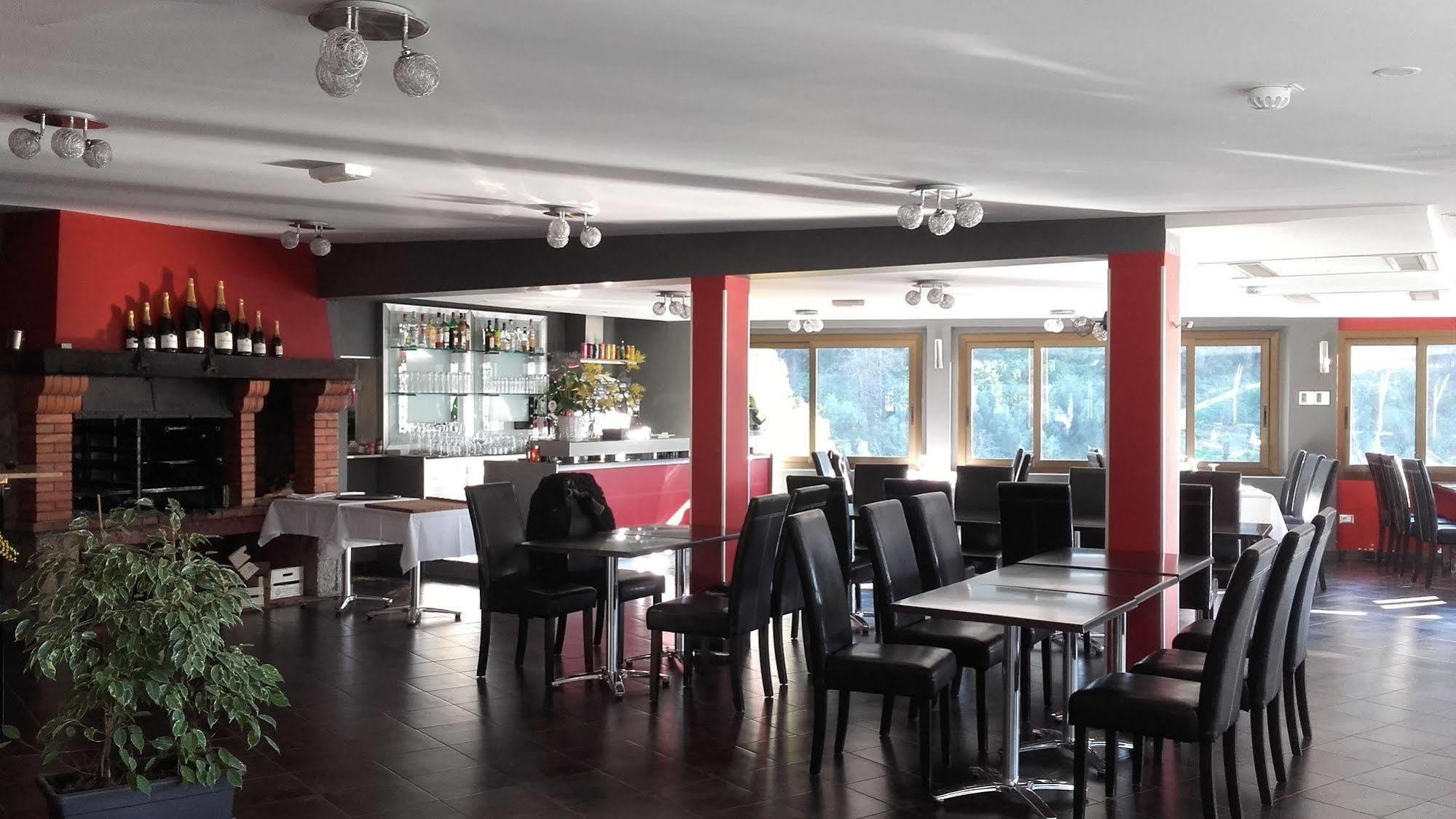 Le Relais De Monti Hotel ม็องตง ภายนอก รูปภาพ