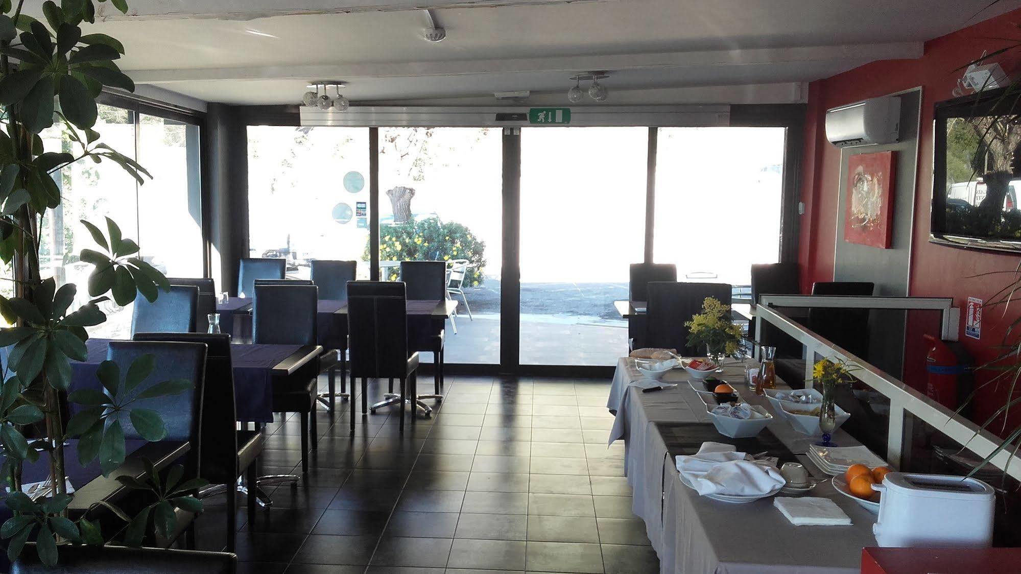 Le Relais De Monti Hotel ม็องตง ภายนอก รูปภาพ